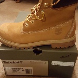 Great shape Butter Timberlands